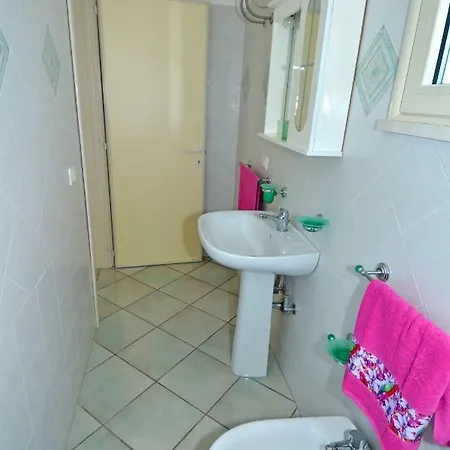 Ginestra 8 Apartman *